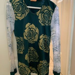 Flowered sheer-sleeve T-shirt